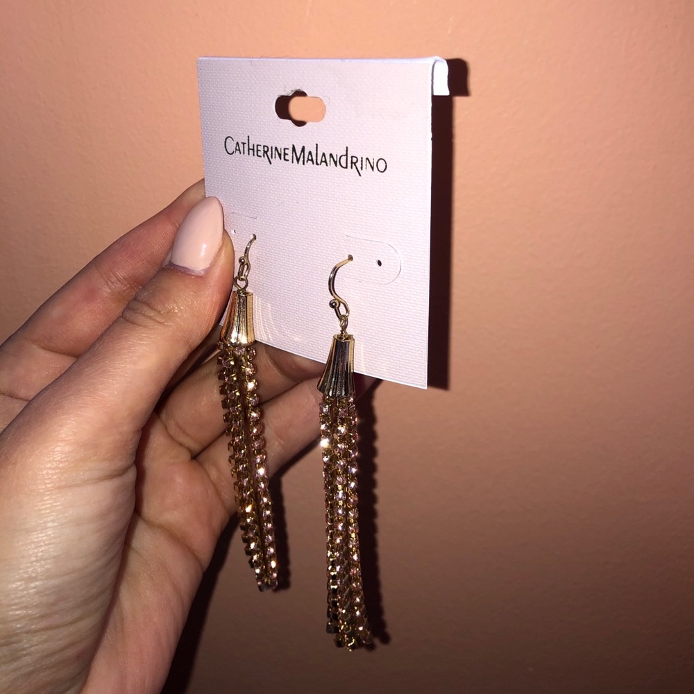 Cute earrings , perfect to top off any outfit !